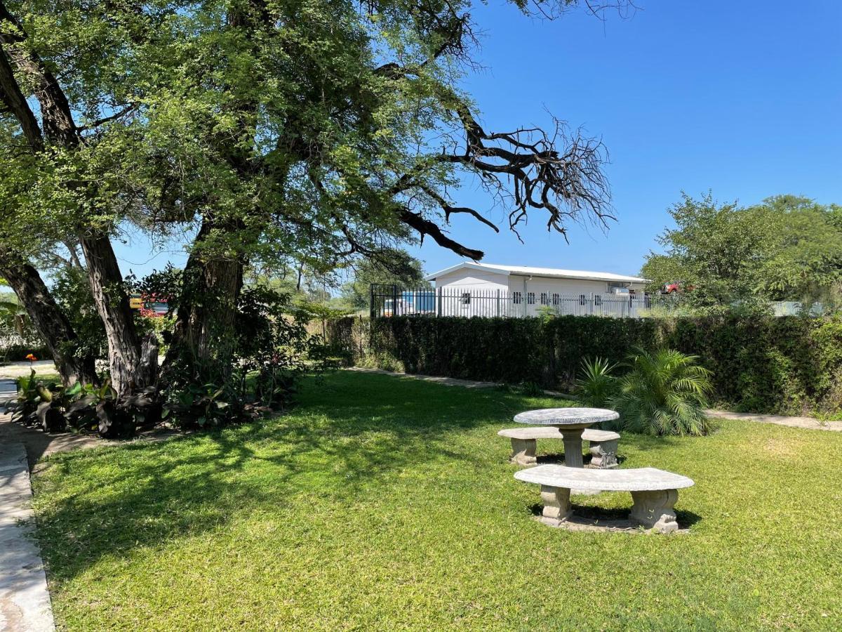 Kololo Guesthouse Katima Mulilo Exterior photo